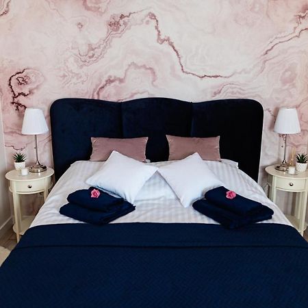 Apartament Bella Rosa Z Podziemnym Parkingiem キェルツェ エクステリア 写真