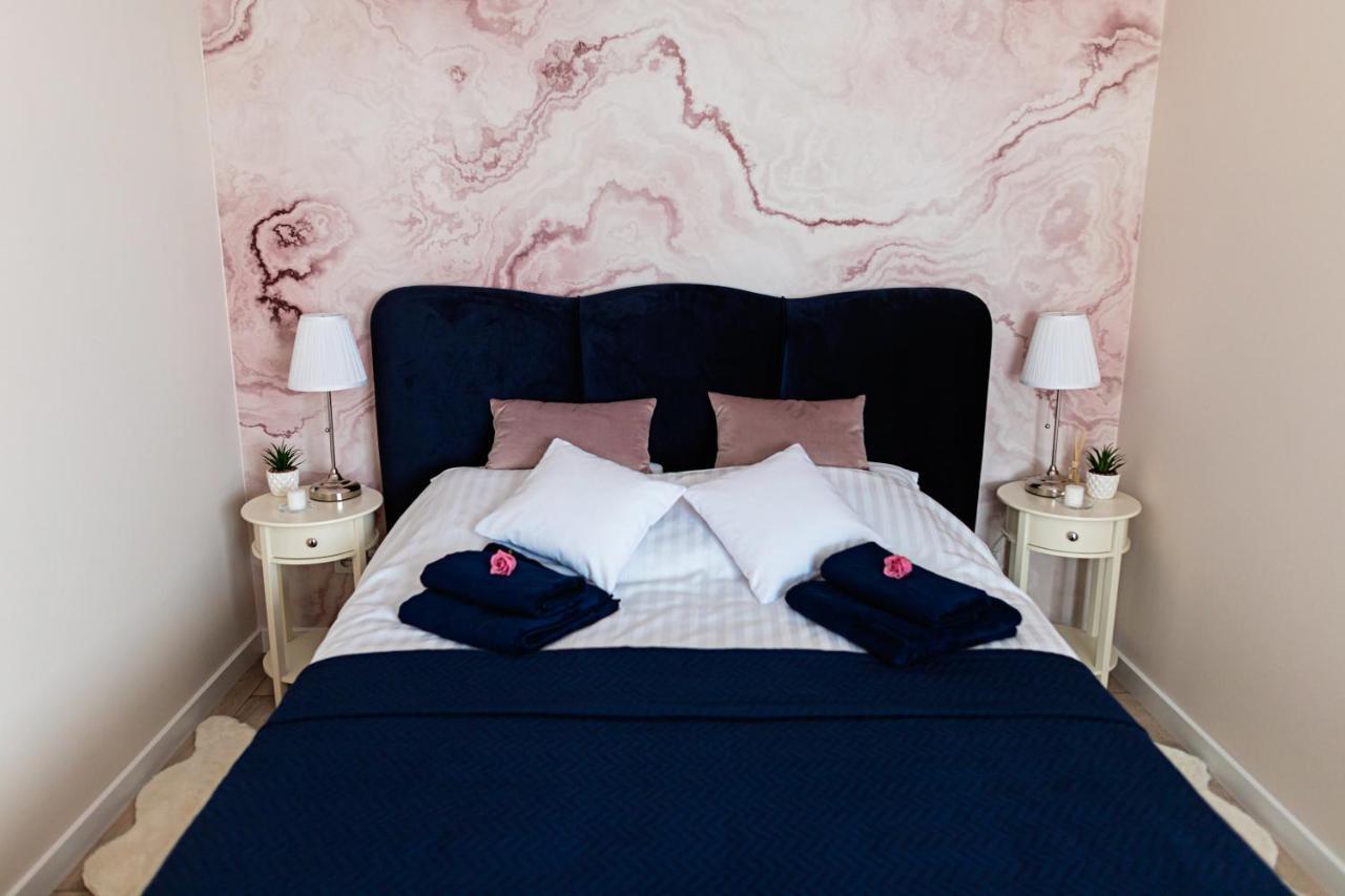 Apartament Bella Rosa Z Podziemnym Parkingiem キェルツェ エクステリア 写真