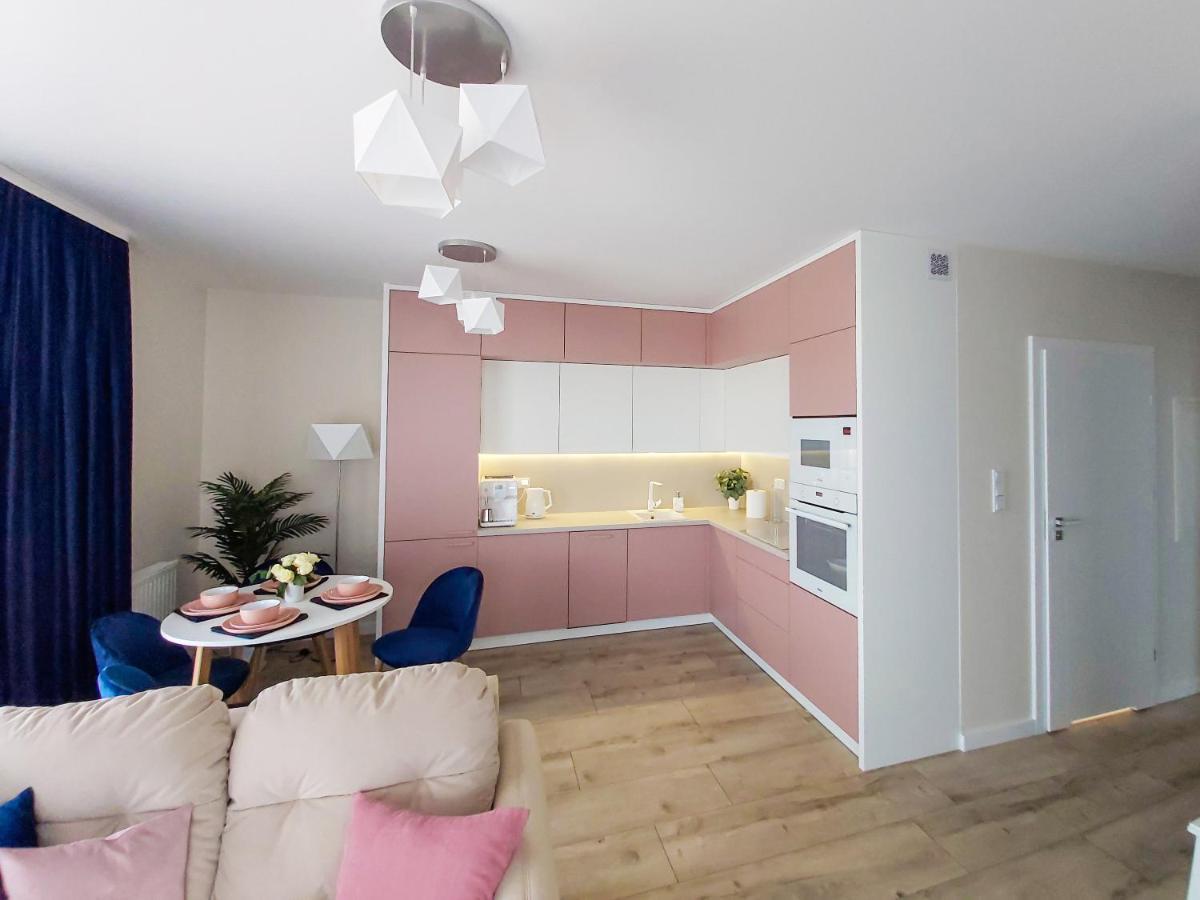 Apartament Bella Rosa Z Podziemnym Parkingiem キェルツェ エクステリア 写真