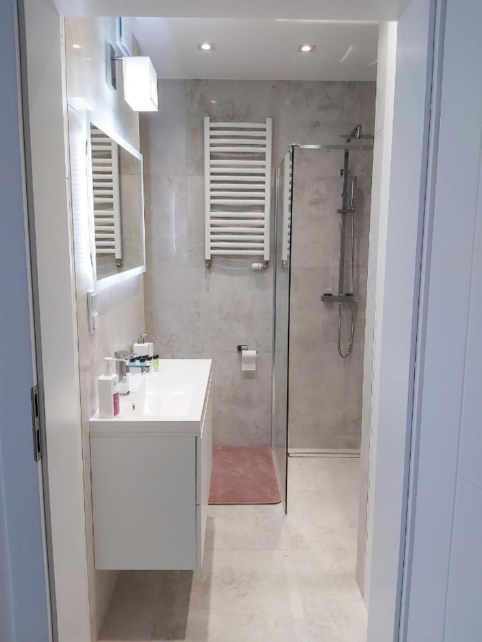 Apartament Bella Rosa Z Podziemnym Parkingiem キェルツェ エクステリア 写真