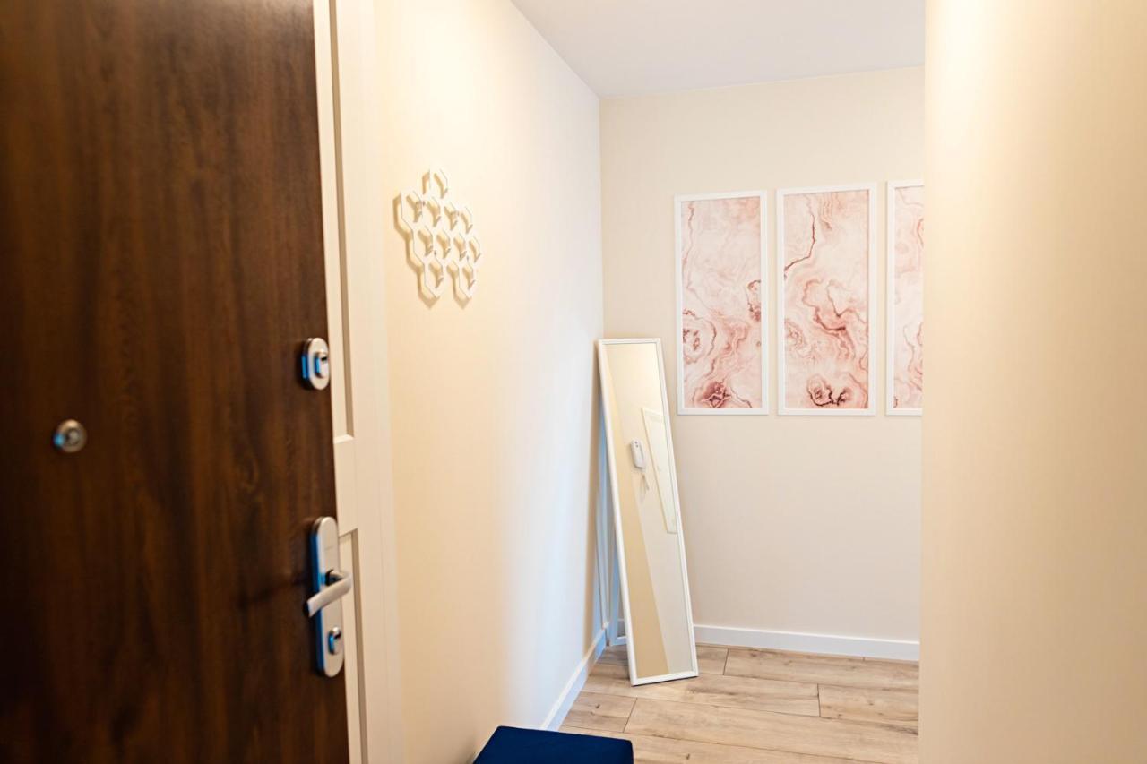 Apartament Bella Rosa Z Podziemnym Parkingiem キェルツェ エクステリア 写真