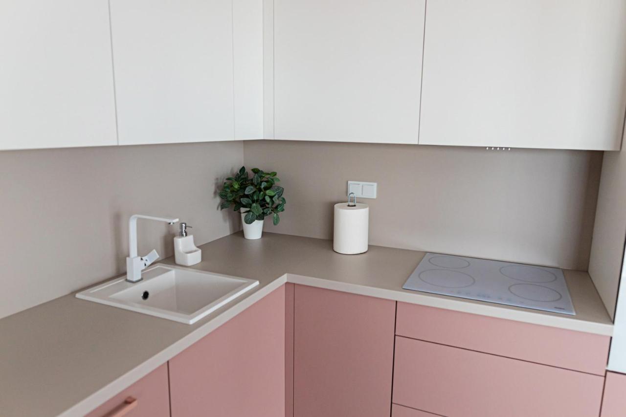 Apartament Bella Rosa Z Podziemnym Parkingiem キェルツェ エクステリア 写真