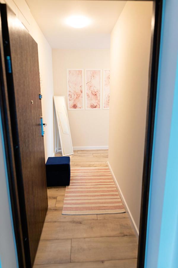 Apartament Bella Rosa Z Podziemnym Parkingiem キェルツェ エクステリア 写真