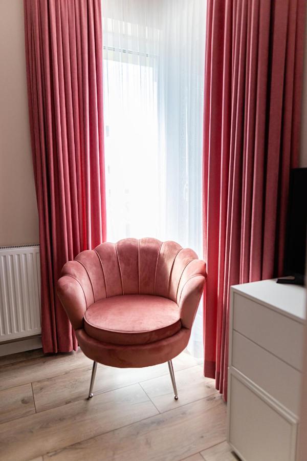 Apartament Bella Rosa Z Podziemnym Parkingiem キェルツェ エクステリア 写真